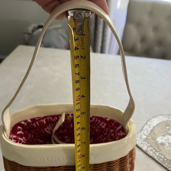 🤎🤍Burberry Wicker Bag🤍🤎 - Picture 13 of 13